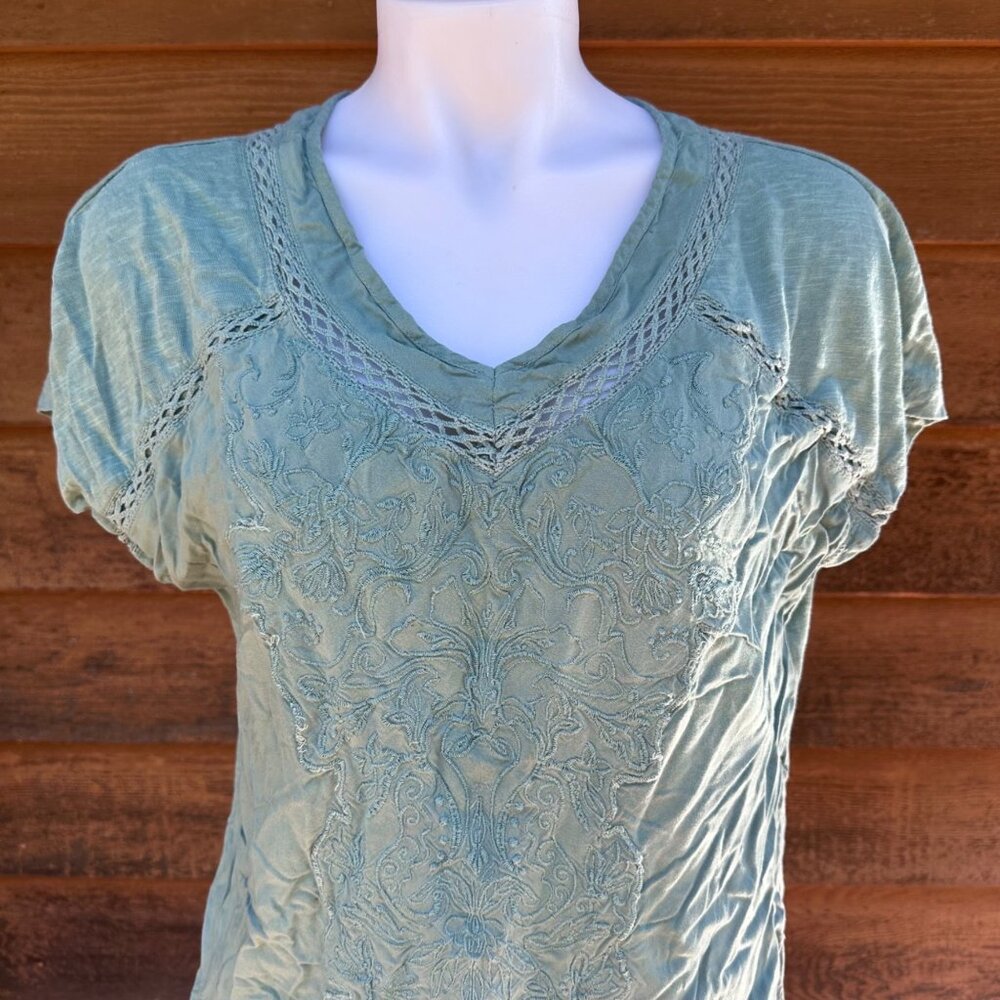 Gloria Vanderbilt Ladies Embroidered V-Neck Shirt Top Mineral Blue Medium - Picture 4 of 8